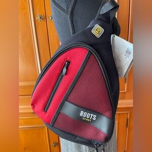🇨🇦🇨🇦Roots Sport Red and Black Neoprene Bag🇨🇦🇨🇦